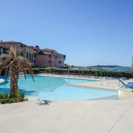 T2 Avec Piscine A 100 M De La Apartment *