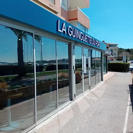 Apartamento T2 Avec Piscine A 100 M De La