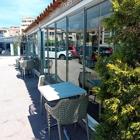 T2 Avec Piscine A 100 M De La *